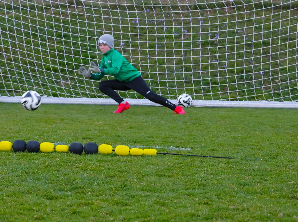 Torhüter des Knaller-Keeper-Clubs Süd beim Abwehrtraining